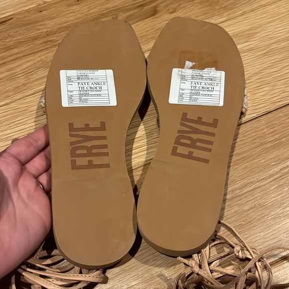 Frye Faye Ankle Tie Crochet Sandals Oatmeal/Natural Color Size 6M - Picture 8 of 12